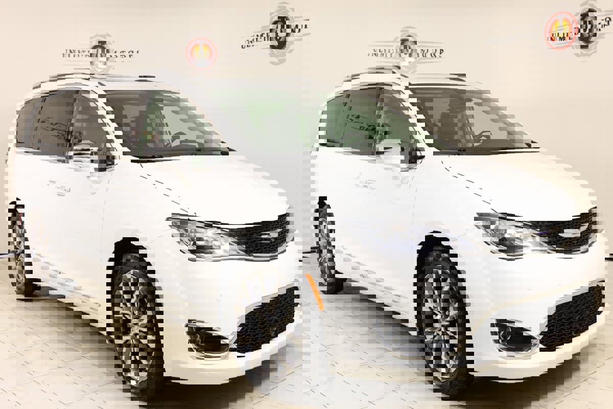 Used 2019 Chrysler Pacifica Limited w/ Tire & Wheel Group image 34