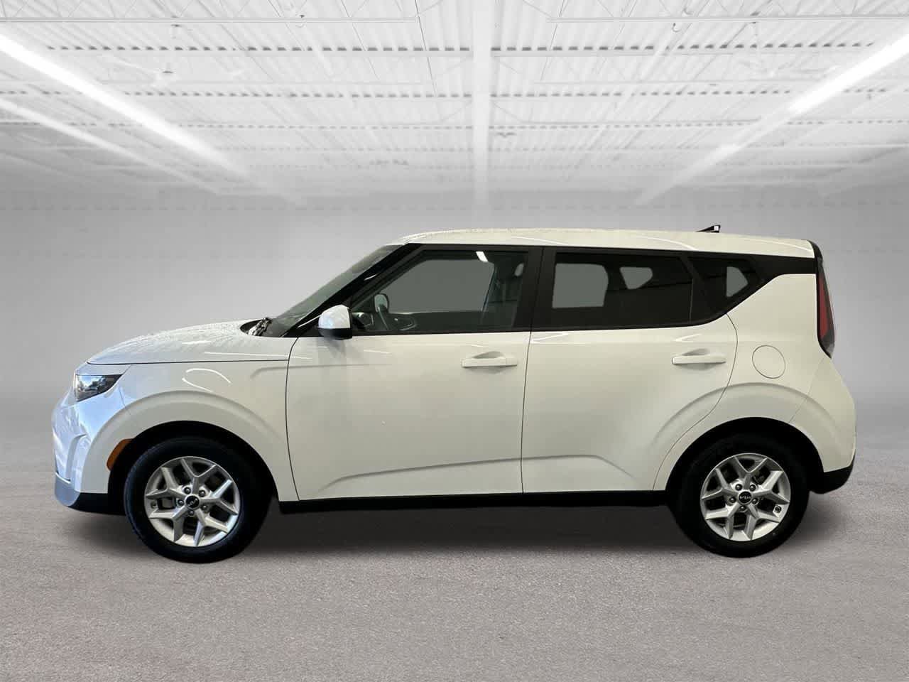 Used 2024 Kia Soul LX w/ Option Group 015 image 2