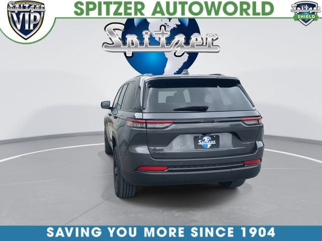 Used 2024 Jeep Grand Cherokee Altitude AWD/4WD image 8