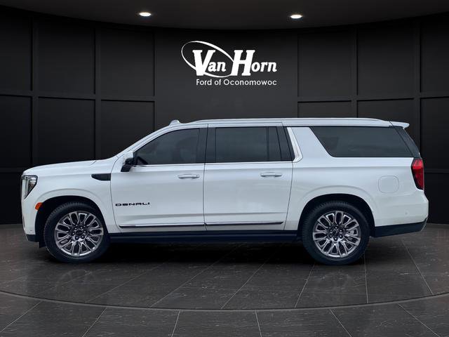 Used 2023 GMC Yukon XL Denali Ultimate w/ LPO, Floor Liner Package AWD/4WD image 4