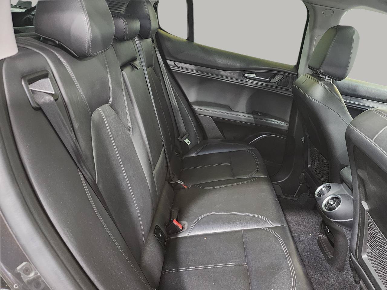 Used 2018 Alfa Romeo Stelvio AWD image 25