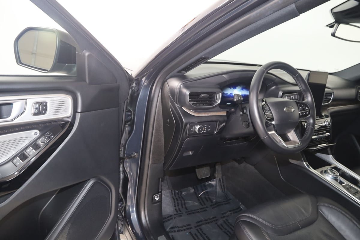 Used 2022 Ford Explorer Platinum w/ Equipment Group 601A AWD/4WD image 52