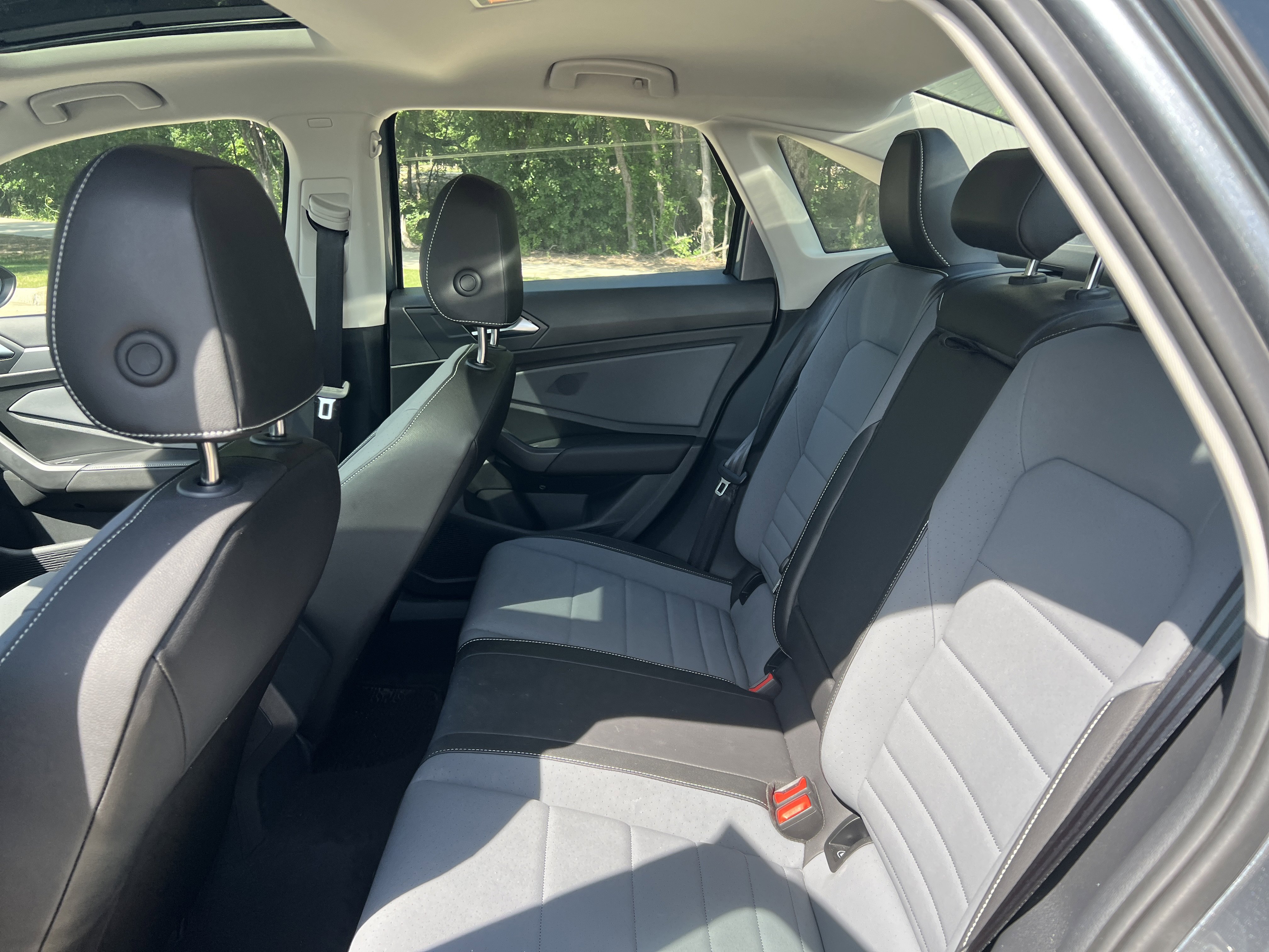 Used 2025 Volkswagen Jetta SE w/ Sunroof Package FWD image 29