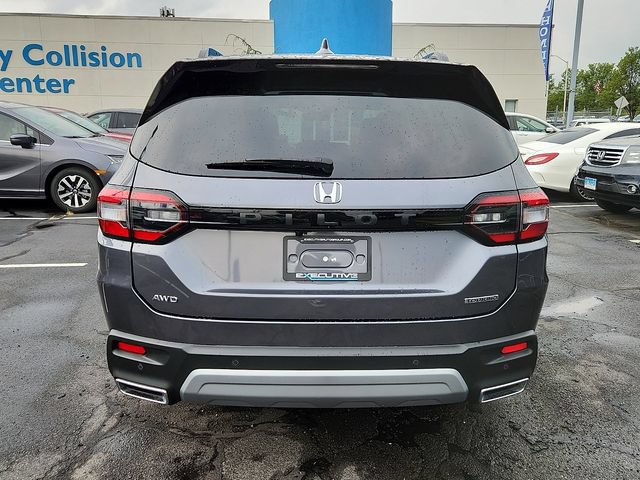 Used 2025 Honda Pilot Touring image 5
