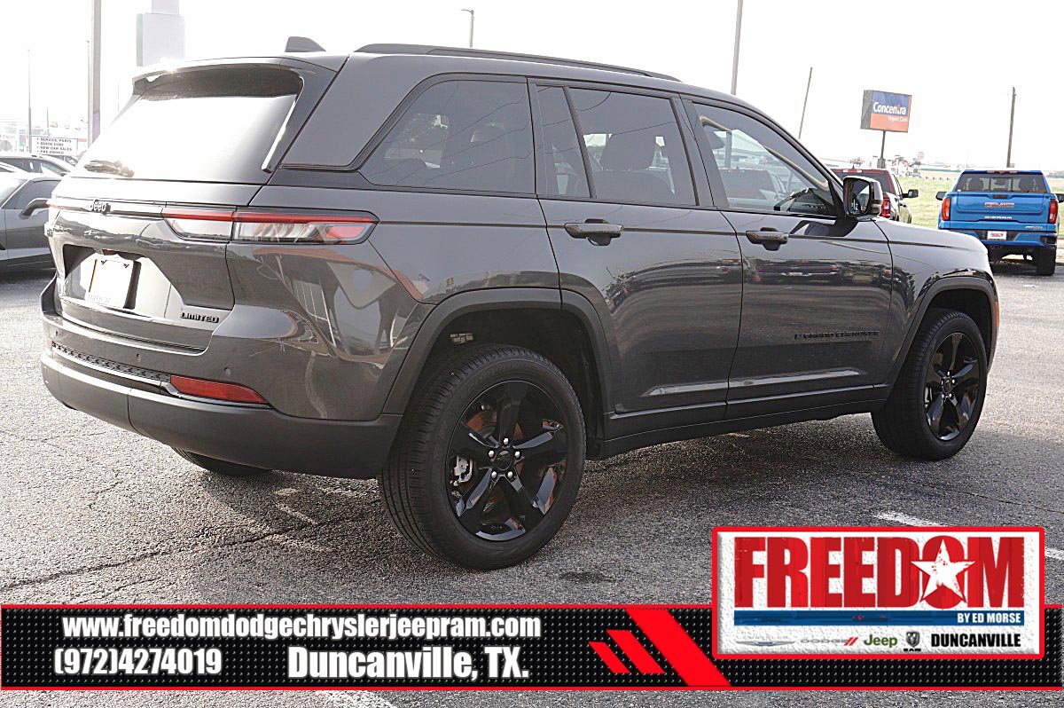 Certified 2025 Jeep Grand Cherokee Limited w/ Black Appearance Package RWD image 5
