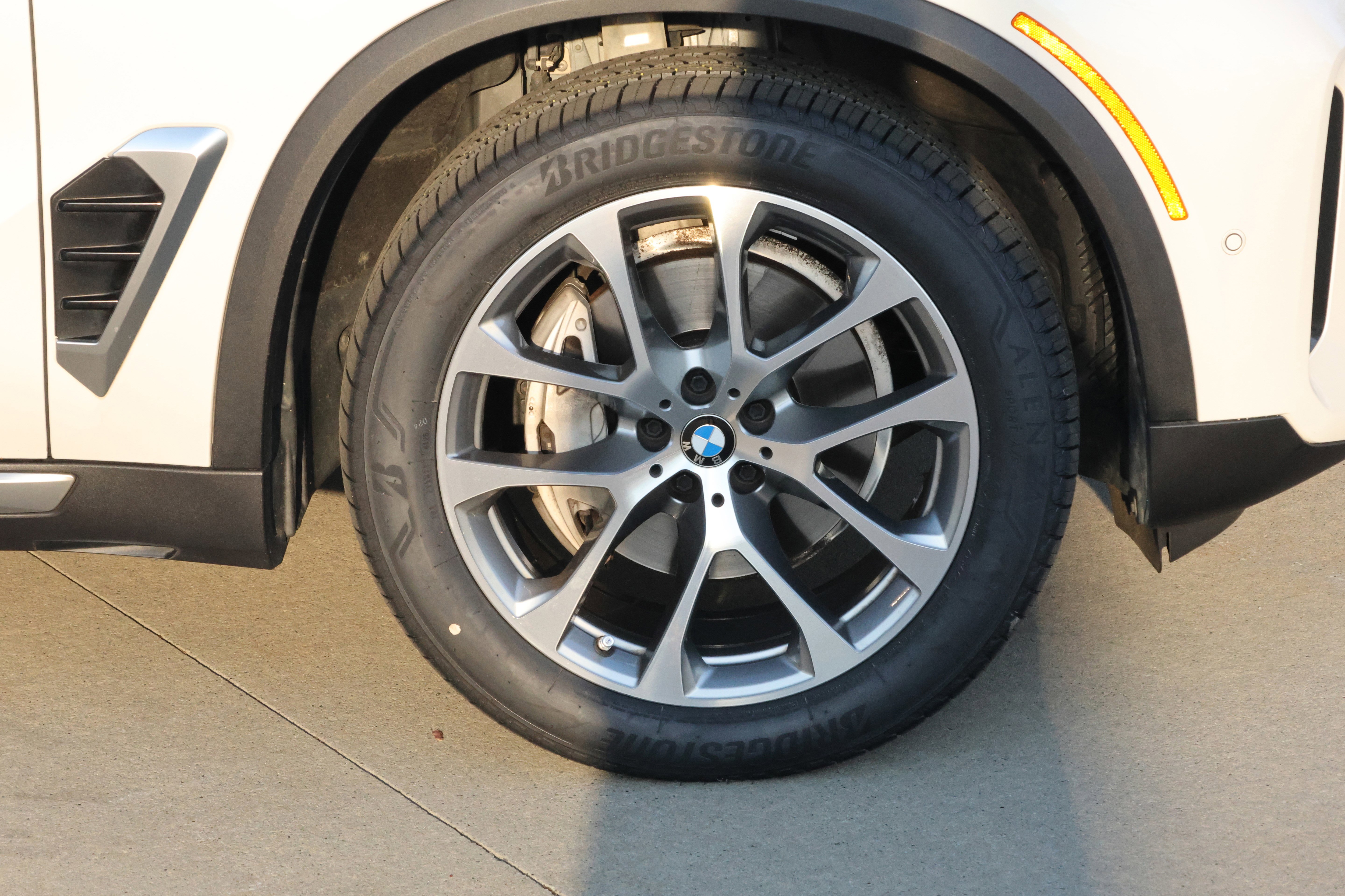 Used 2024 BMW X5 xDrive40i w/ Premium Package AWD/4WD image 11