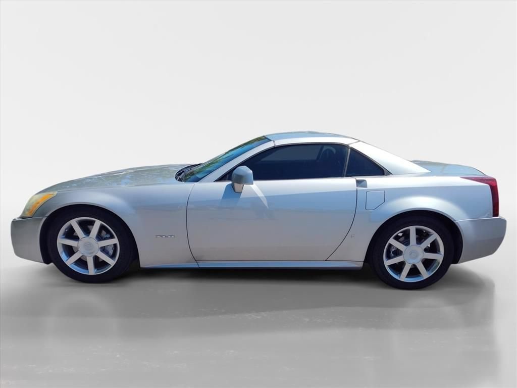 Used 2006 Cadillac XLR RWD image 2