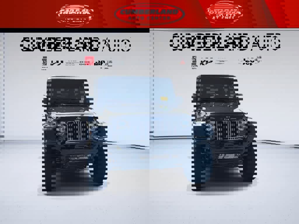 Used 2018 Jeep Wrangler Unlimited Sahara AWD/4WD image 3