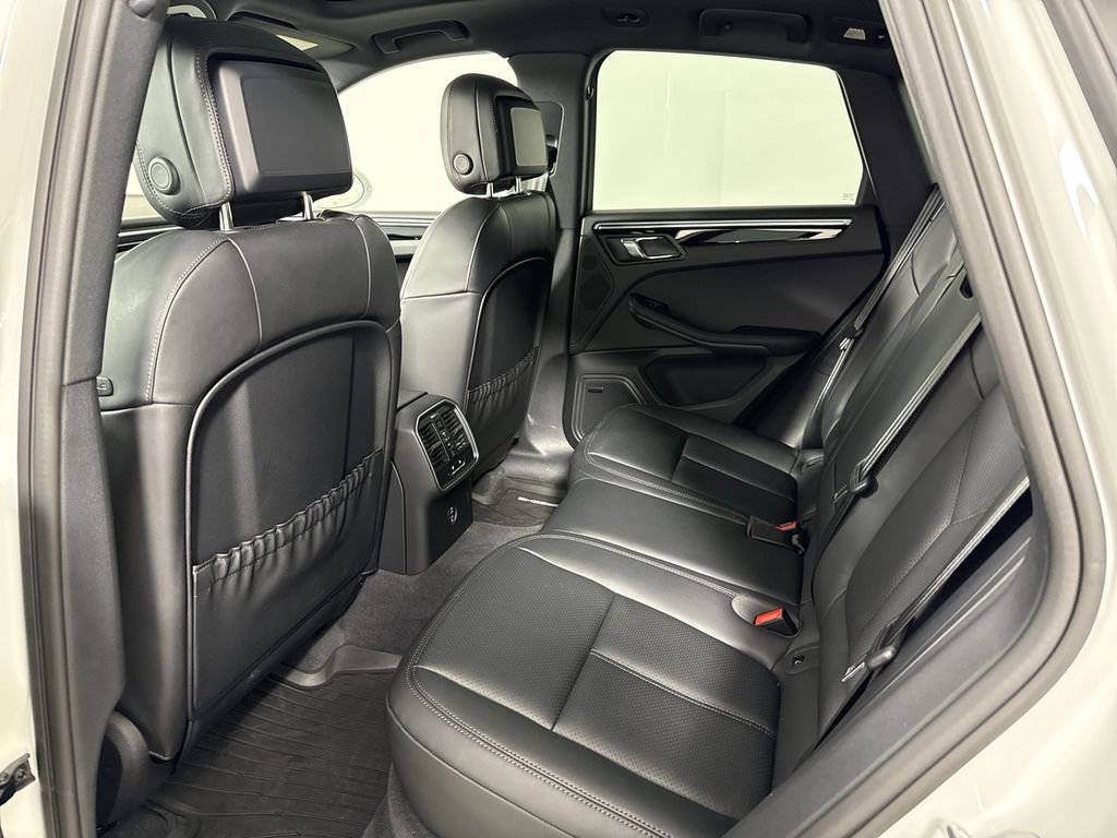 Certified 2025 Porsche Macan image 26