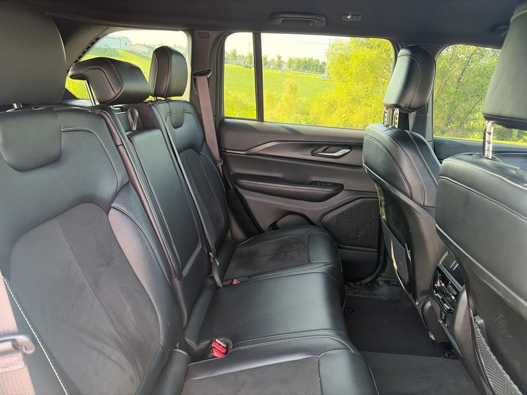 Used 2024 Jeep Grand Cherokee Altitude AWD/4WD image 8