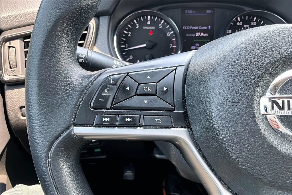 Used 2018 Nissan Rogue S AWD/4WD image 18