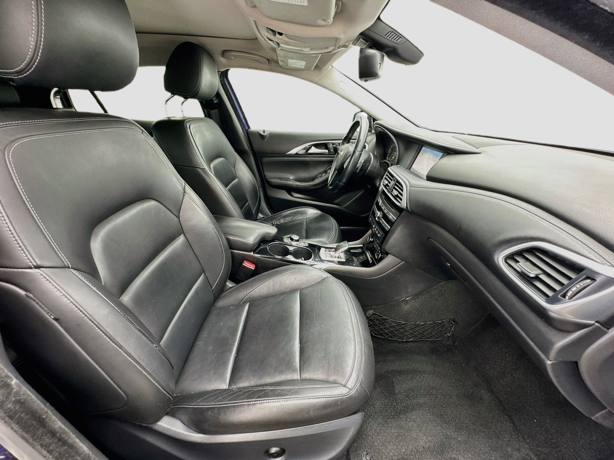 Used 2018 INFINITI QX30 Premium w/ Navigation Package FWD image 20