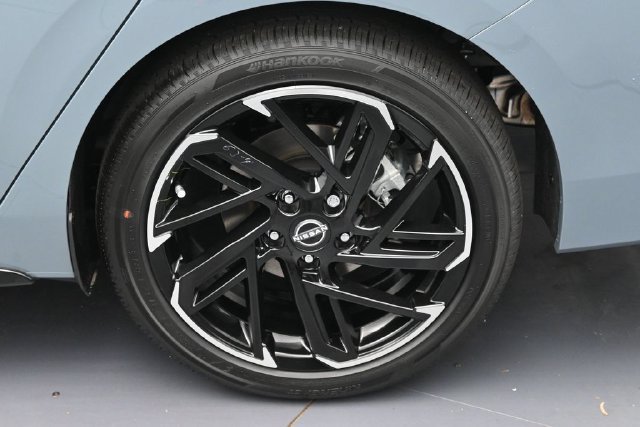 New 2026 Nissan Sentra SR w/ Floor Mat Package FWD image 8