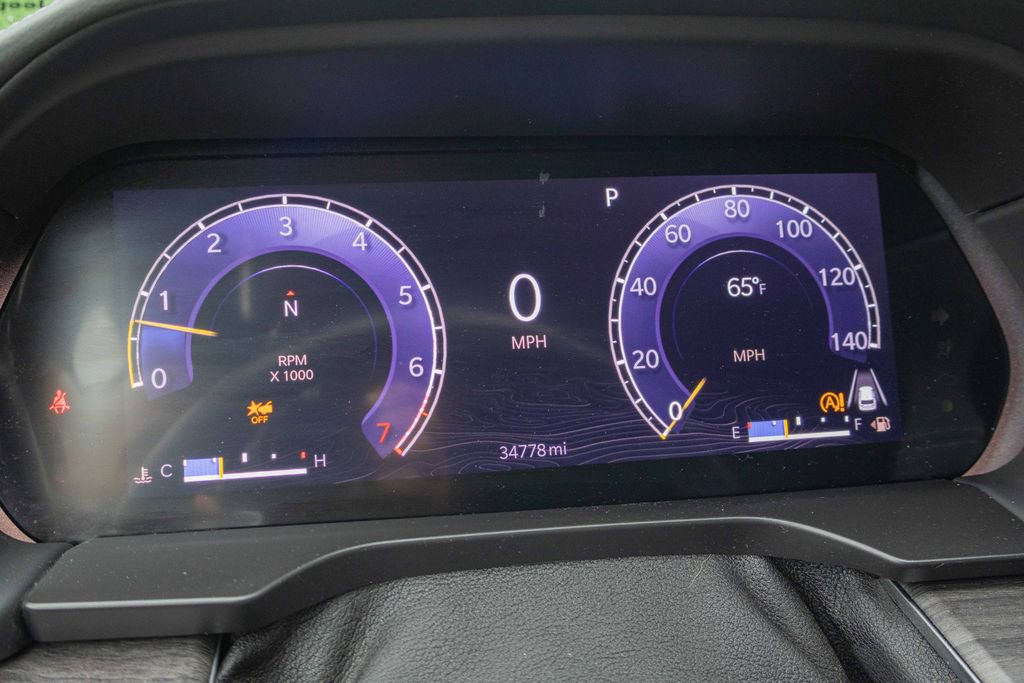 Used 2022 Jeep Grand Cherokee Overland w/ Luxury Tech Group IV image 17