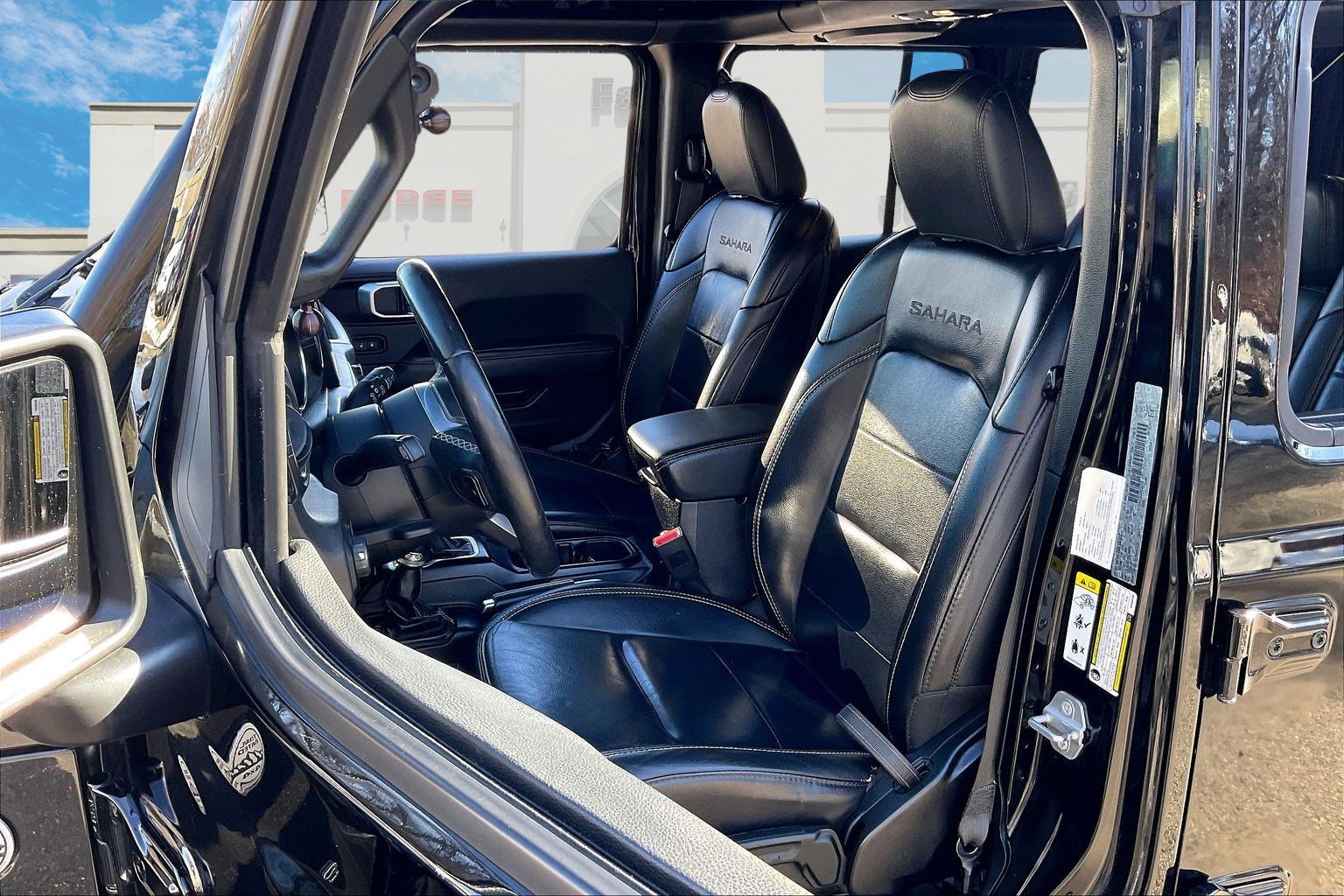 Used 2019 Jeep Wrangler Unlimited Sahara w/ Advanced Safety Group image 21