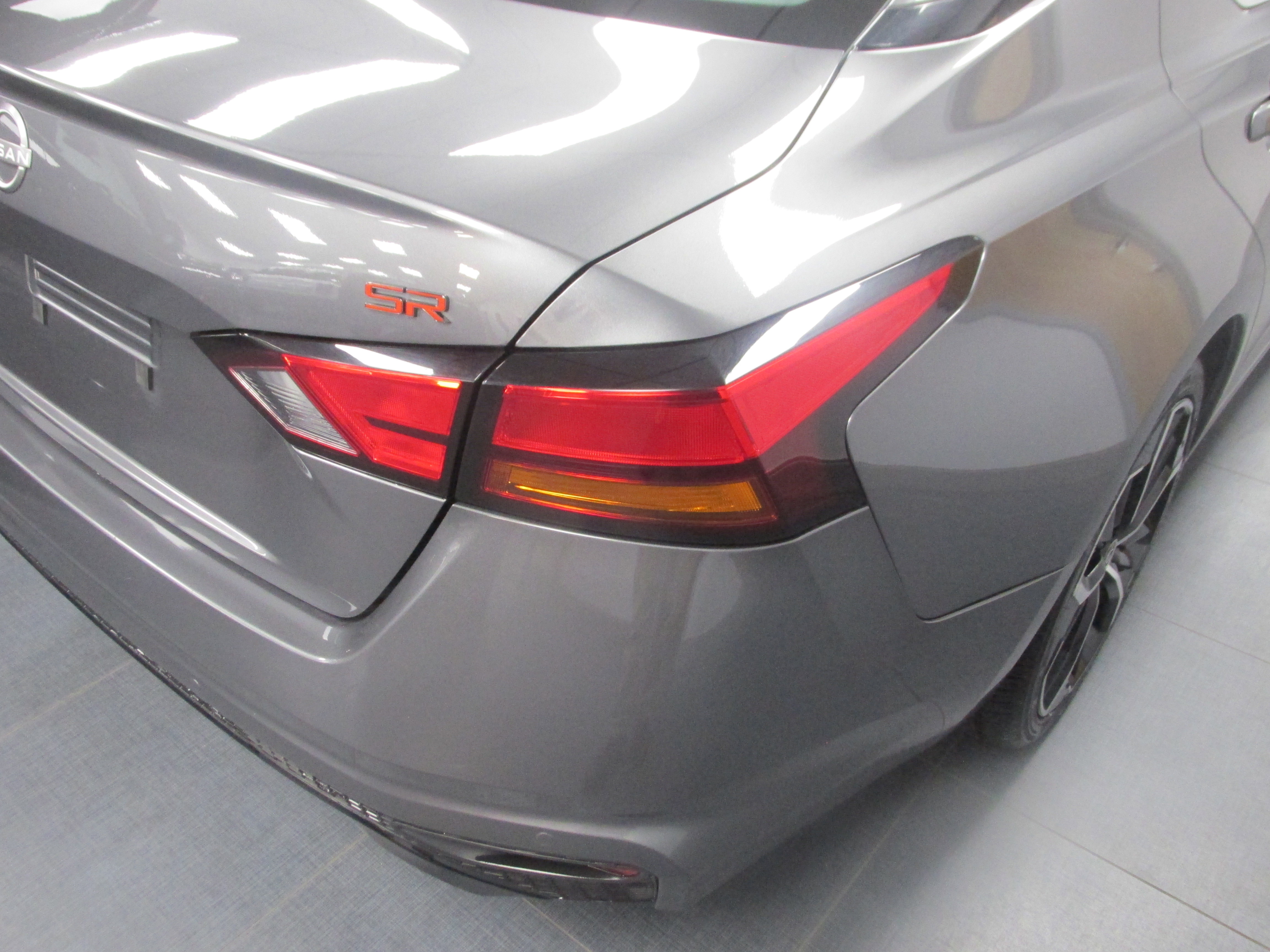 Used 2024 Nissan Altima 2.5 SR FWD image 10