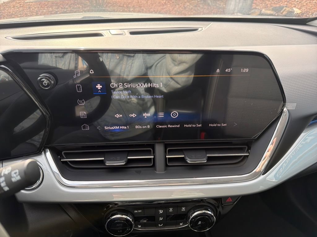 New 2025 Chevrolet Trax LT w/ LT Convenience Package image 20