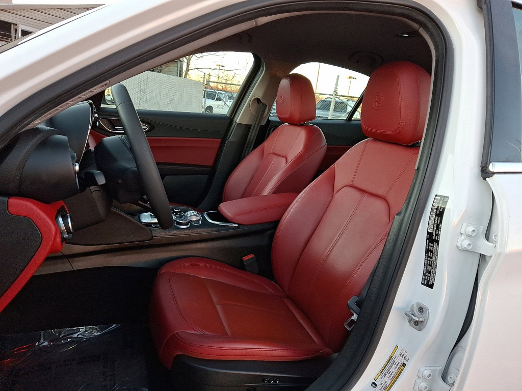 Used 2020 Alfa Romeo Giulia AWD image 24