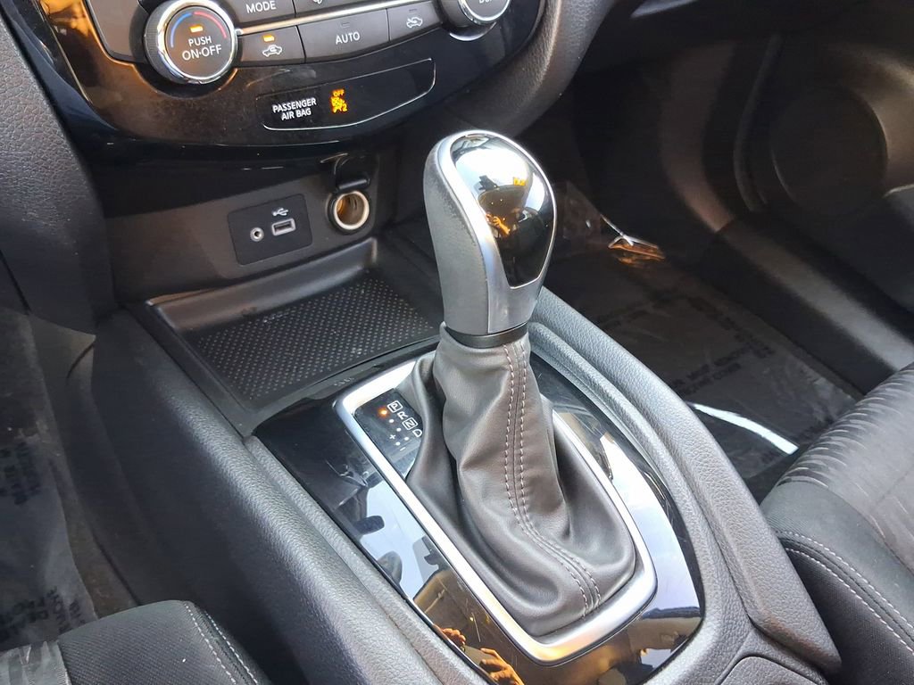 Used 2020 Nissan Rogue SV FWD image 22