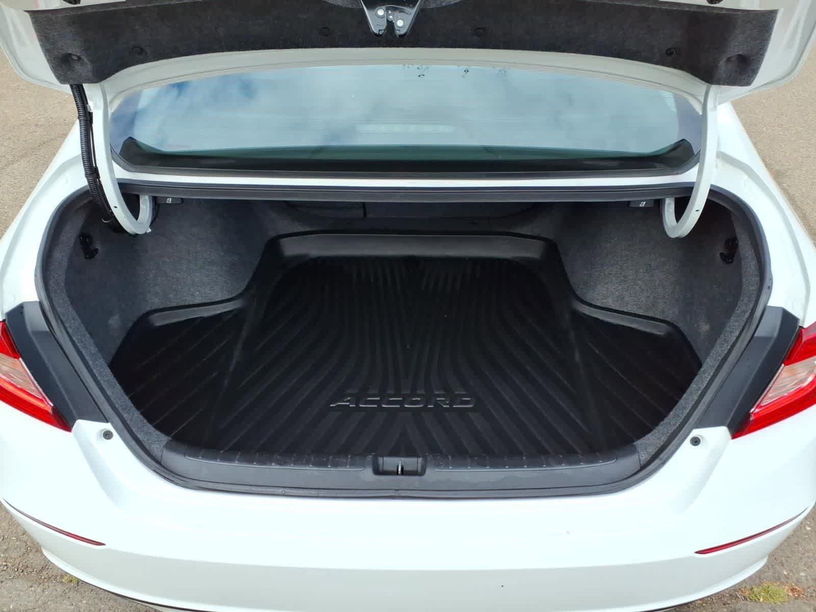 Used 2018 Honda Accord EX image 6