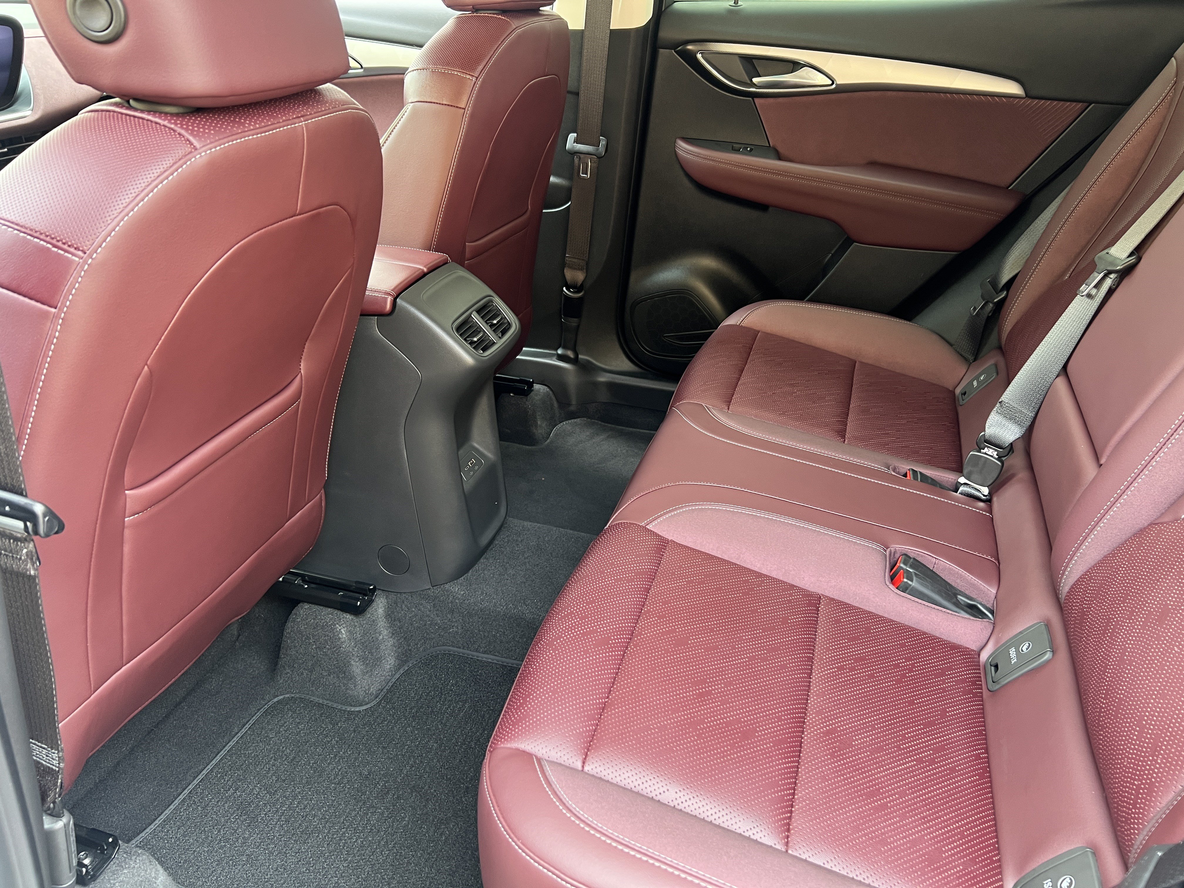Used 2025 Buick Envision Sport Touring AWD/4WD image 17