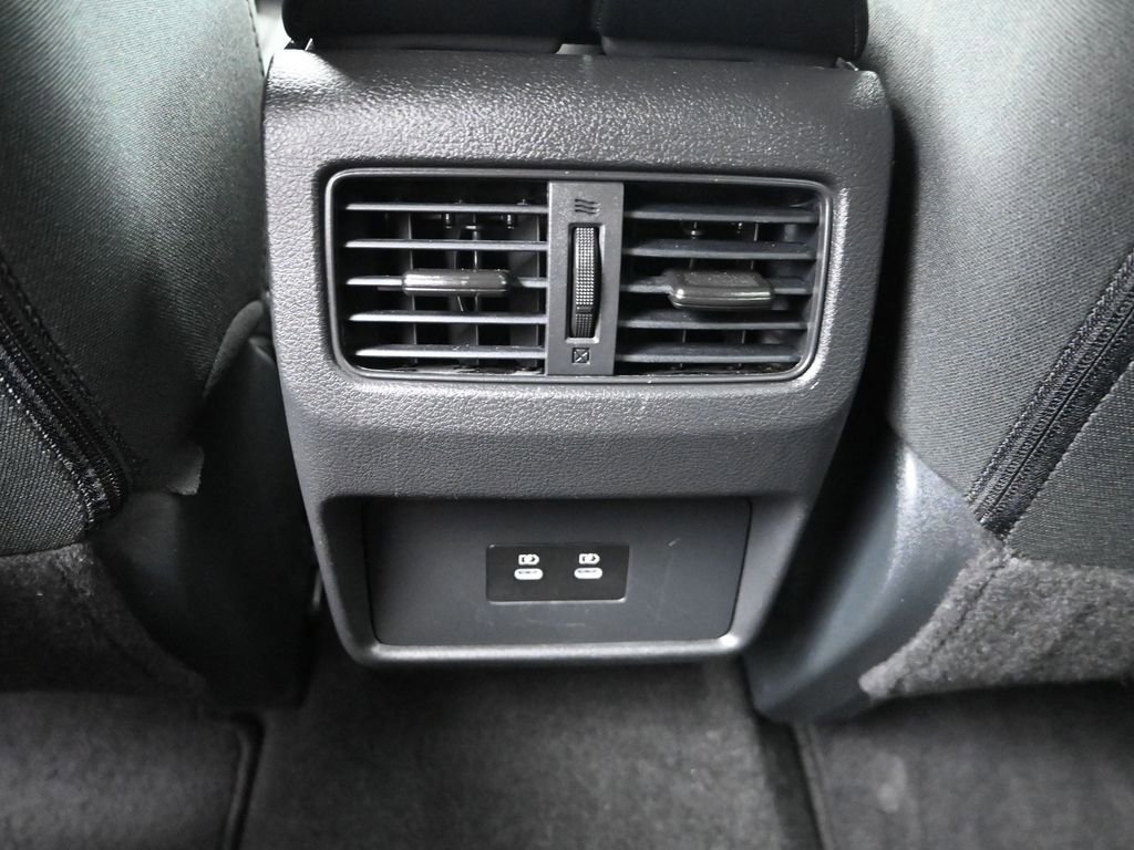 Used 2025 Nissan Rogue SV image 30