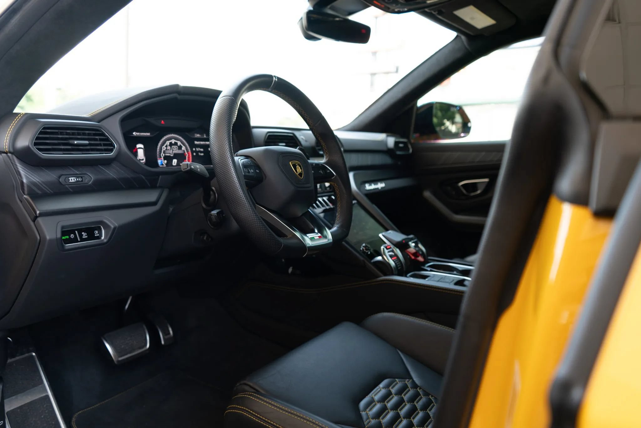 Used 2021 Lamborghini Urus AWD/4WD image 45