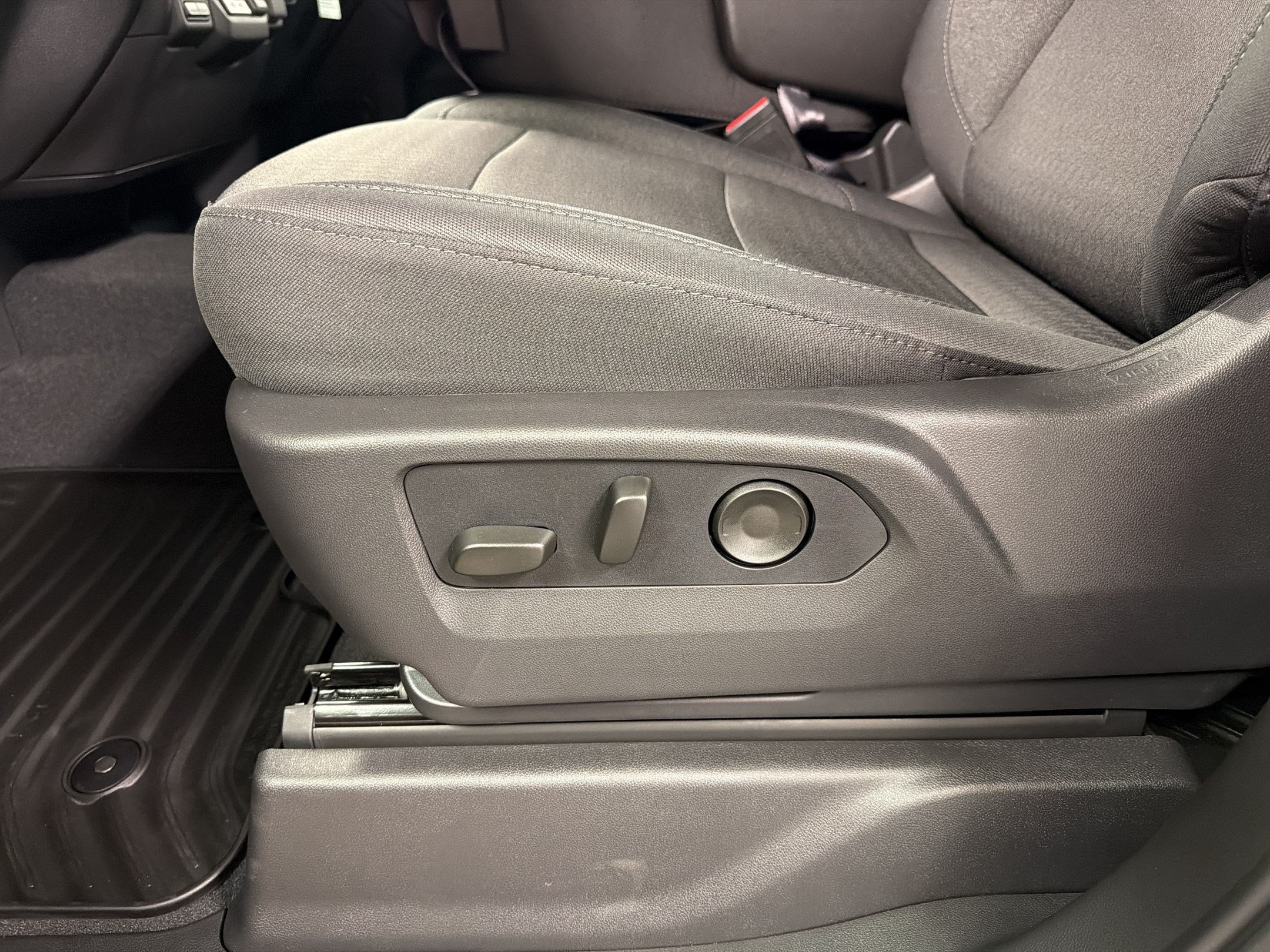 New 2026 Chevrolet Silverado 2500 Custom w/ Custom Value Package AWD/4WD image 15