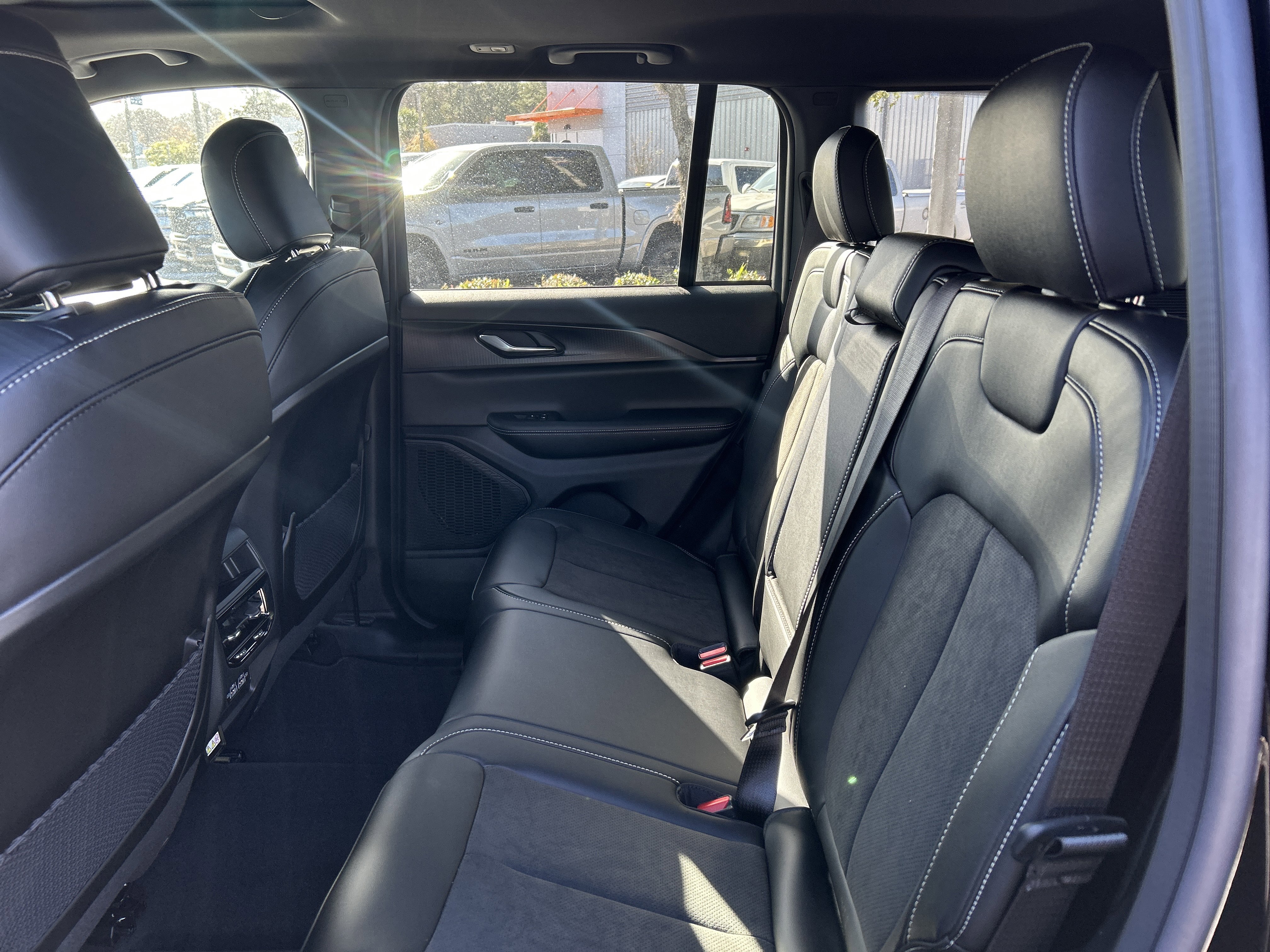 New 2025 Jeep Grand Cherokee Altitude image 36