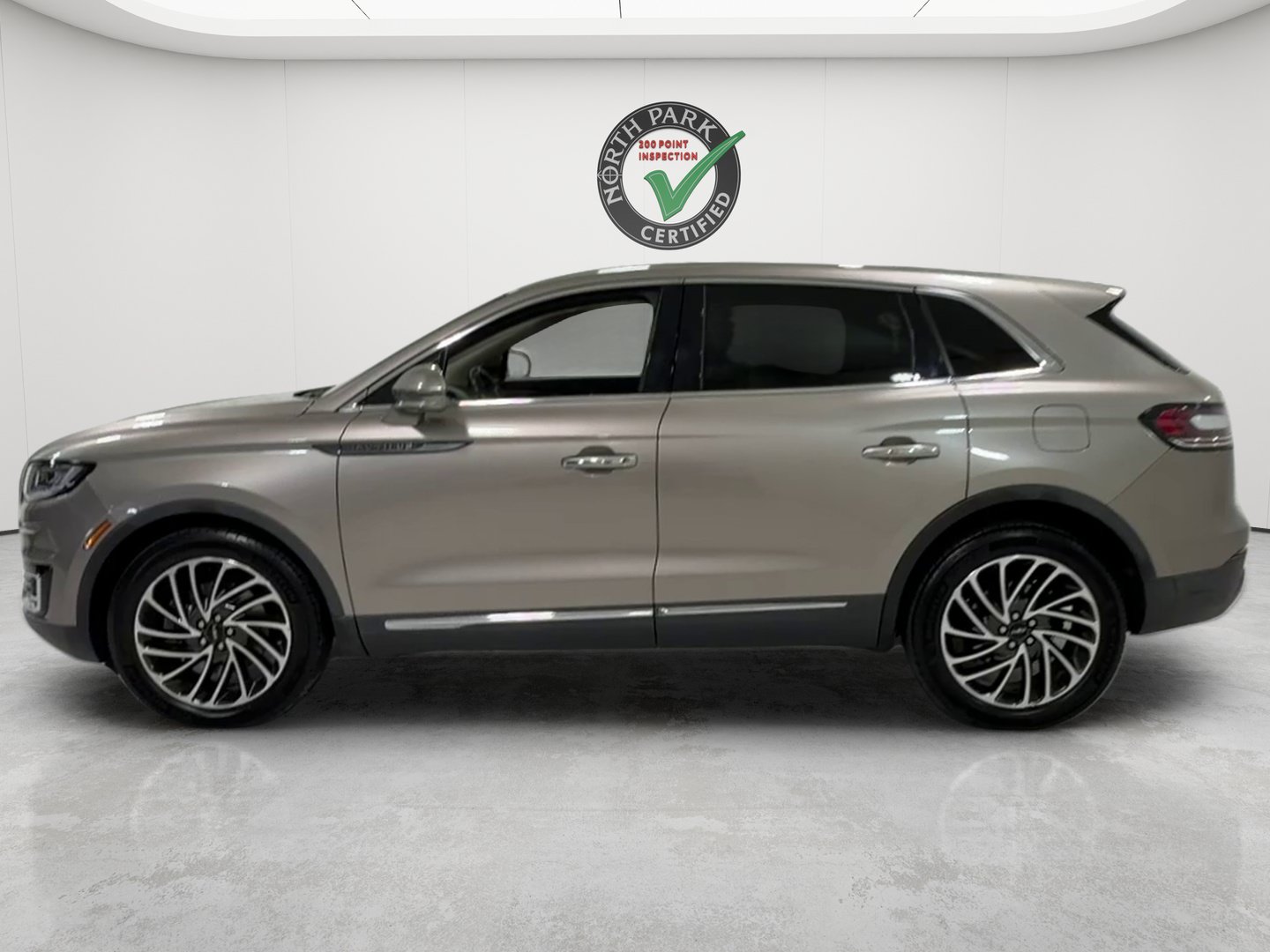 Used 2020 Lincoln Nautilus Reserve AWD/4WD image 2