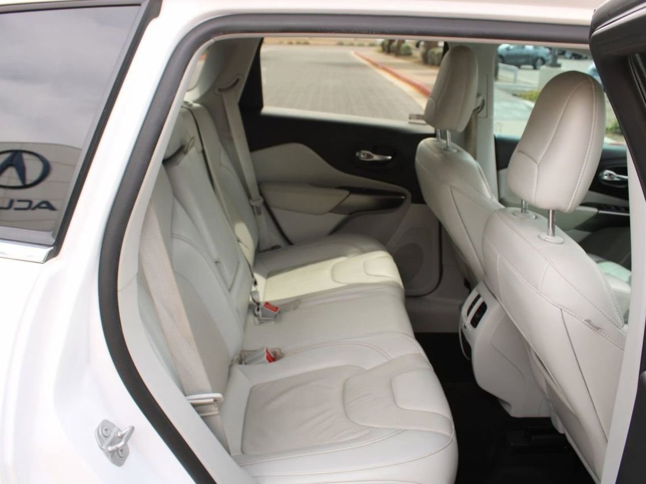 Used 2020 Jeep Cherokee Limited image 12