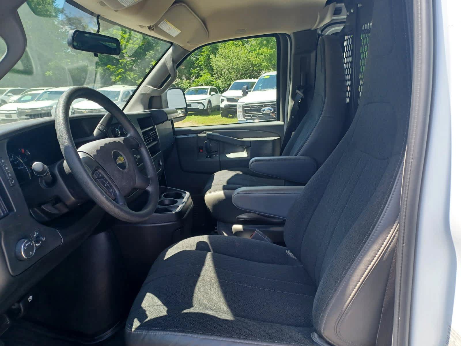 Used 2024 Chevrolet Express 2500 w/ Driver Convenience Package RWD image 7