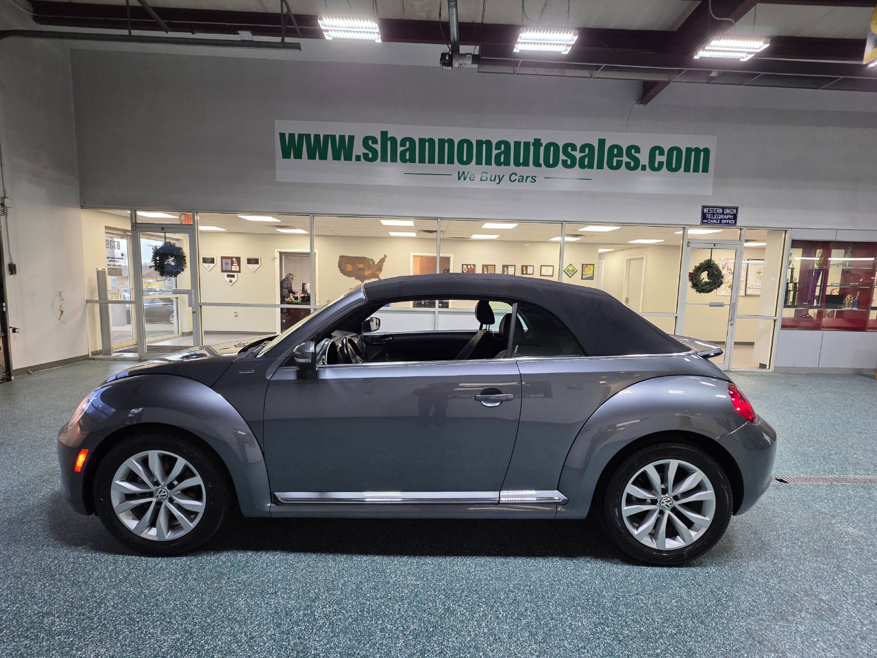 Used 2013 Volkswagen Beetle TDI image 11
