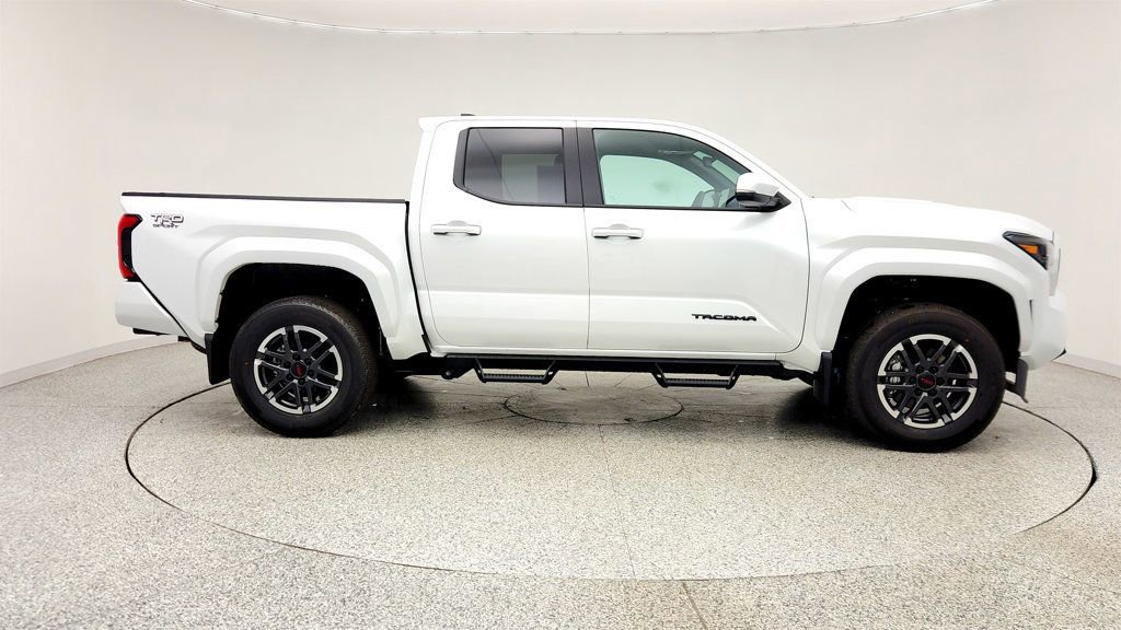 Used 2025 Toyota Tacoma TRD Sport w/ TRD Sport Upgrade Package AWD/4WD image 4