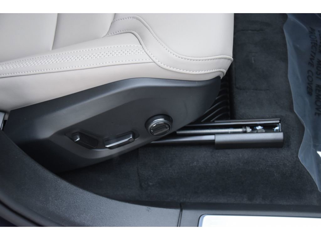 New 2026 Volvo XC90 B6 Plus w/ Protection Package Premier image 32