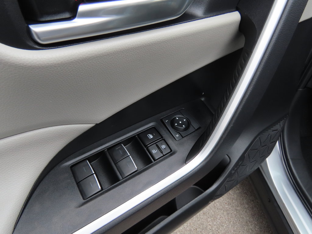 Used 2024 Toyota RAV4 XLE Premium AWD/4WD image 19