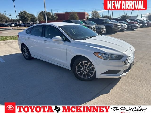 Used 2017 Ford Fusion SE image 1