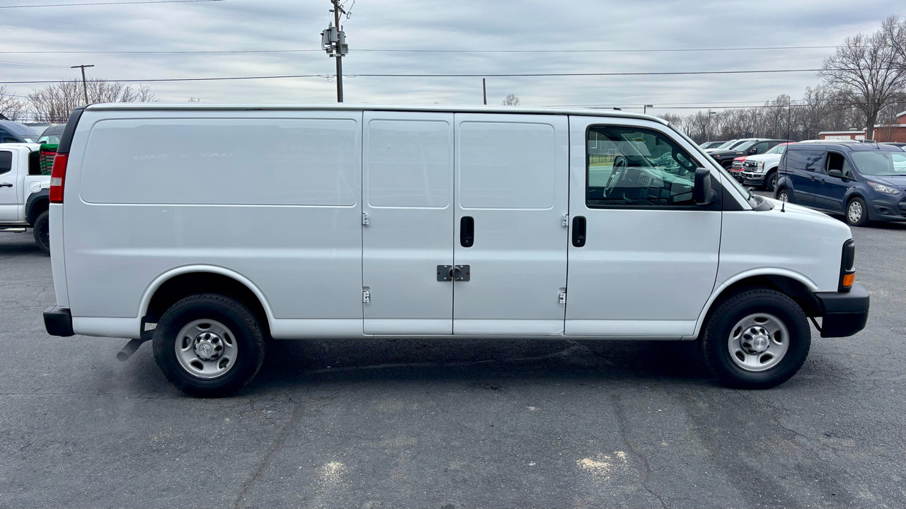 Used 2017 Chevrolet Express 3500 Extended image 5