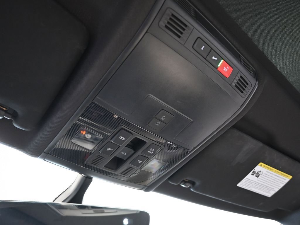 Used 2020 Volkswagen Tiguan SE R-Line image 21