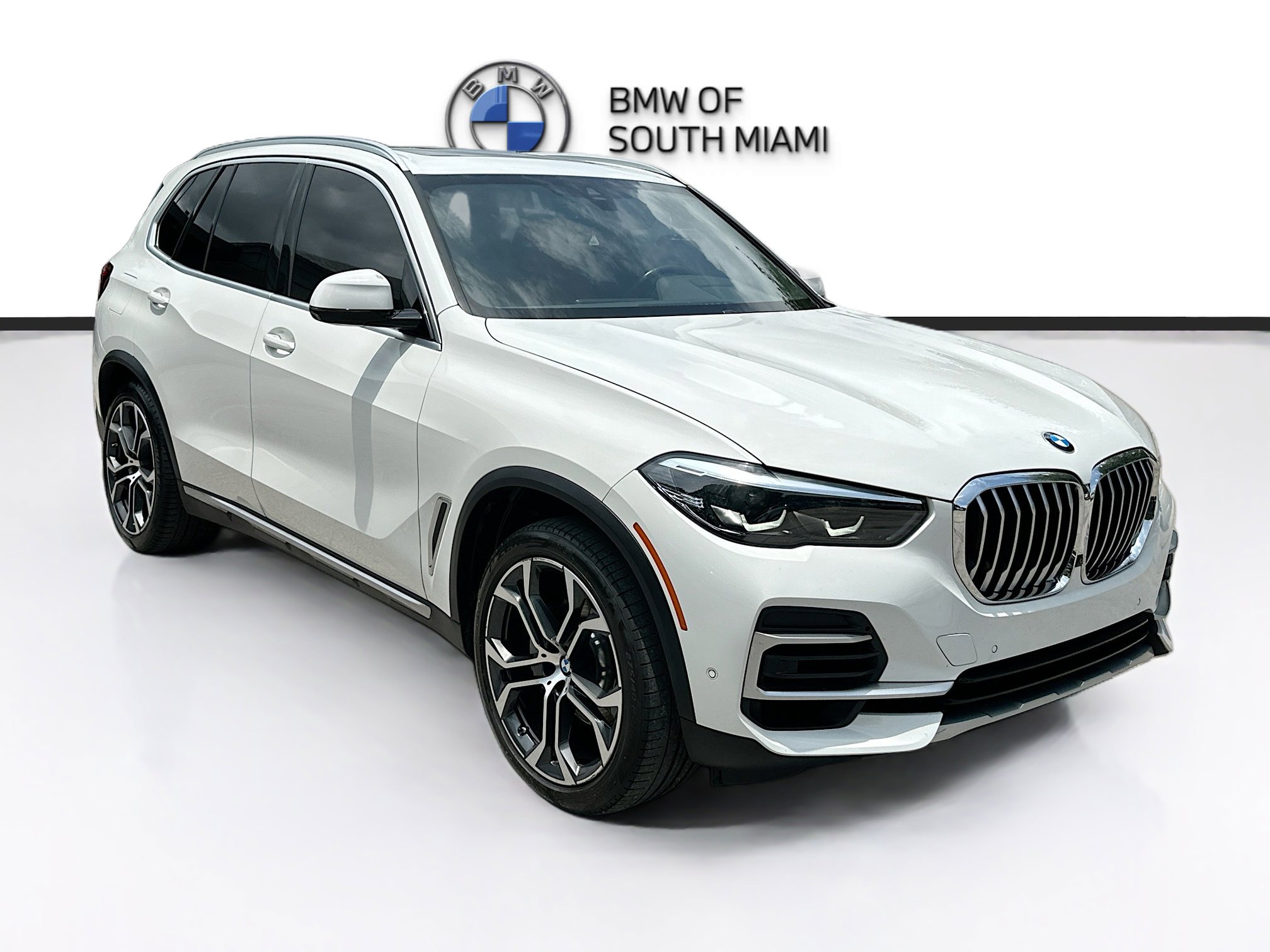 Used 2022 BMW X5 sDrive40i w/ Parking Assistance Package RWD image 1