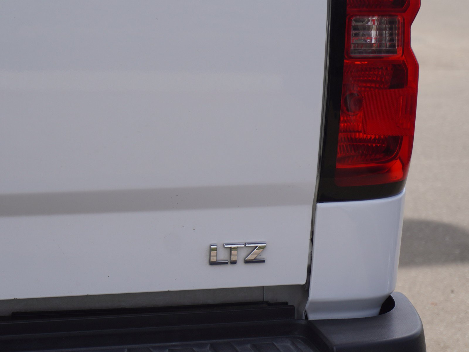 Used 2015 Chevrolet Silverado 2500 LTZ w/ Duramax Plus Package AWD/4WD image 11