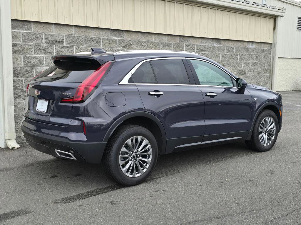Used 2024 Cadillac XT4 Premium Luxury image 8