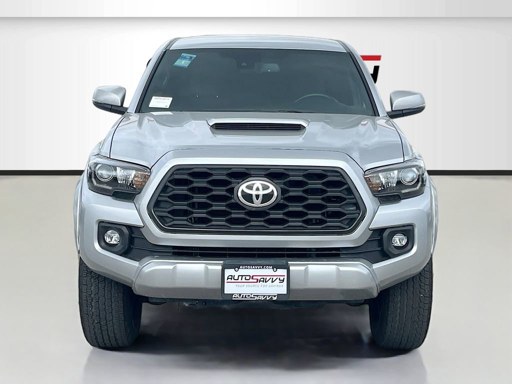 Used 2018 Toyota Tacoma TRD Sport image 2
