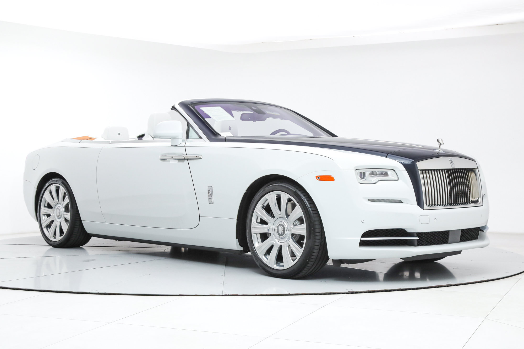 Used 2017 Rolls-Royce Dawn RWD image 9