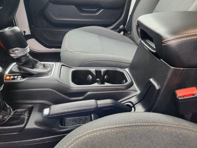 Used 2024 Jeep Wrangler Unlimited Sahara AWD/4WD image 17