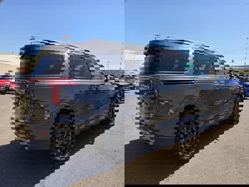 New 2026 Kia Carnival SX w/ SX Dark Edition Package image 3