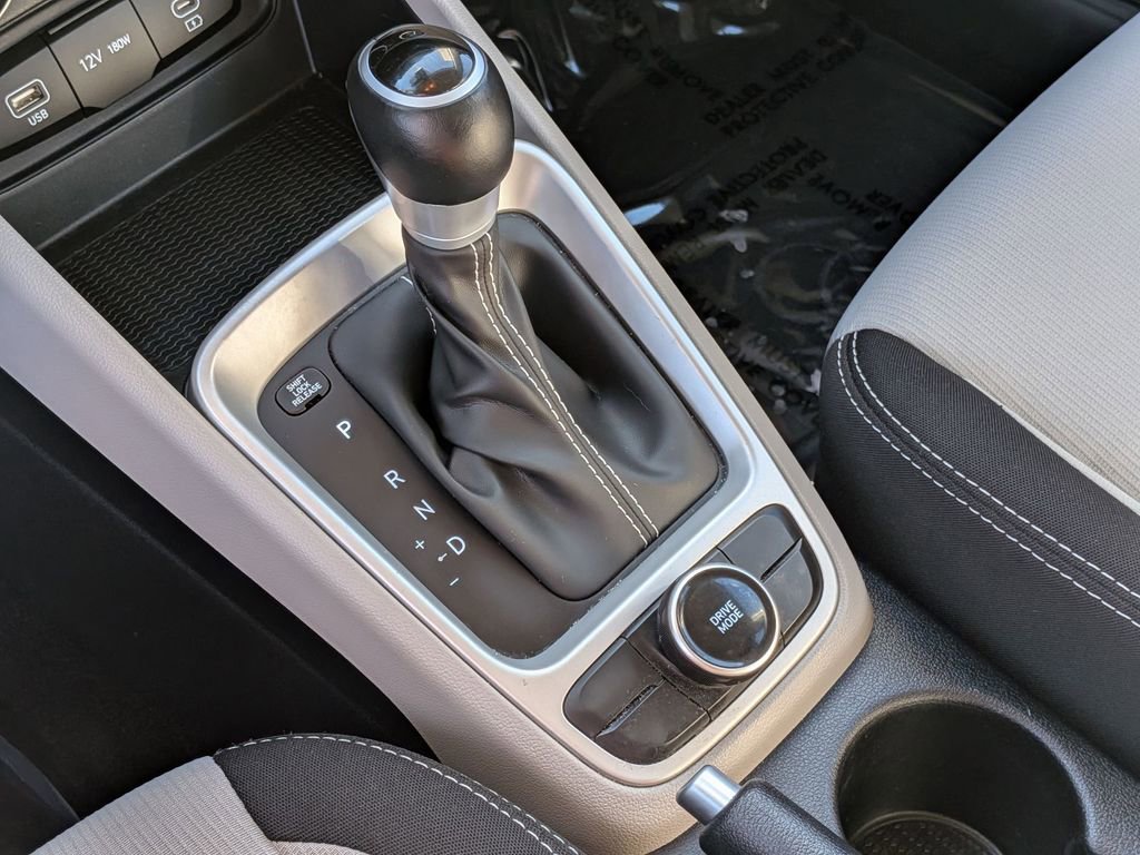 Used 2025 Hyundai Venue SEL image 21