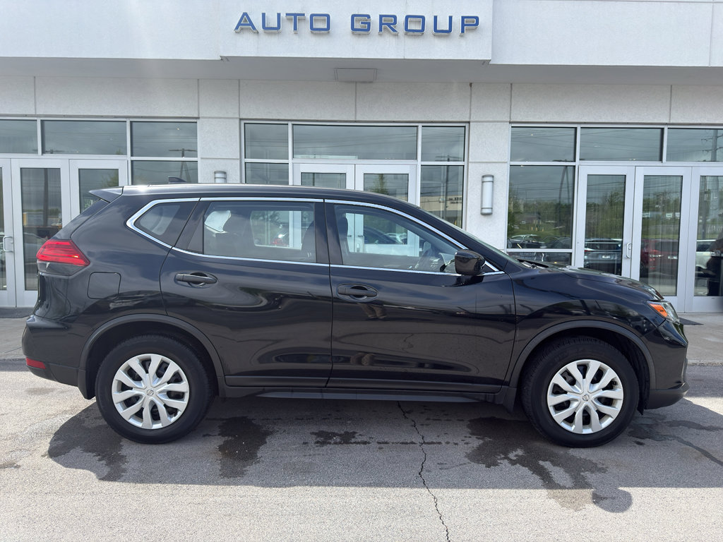 Used 2017 Nissan Rogue S AWD/4WD image 2