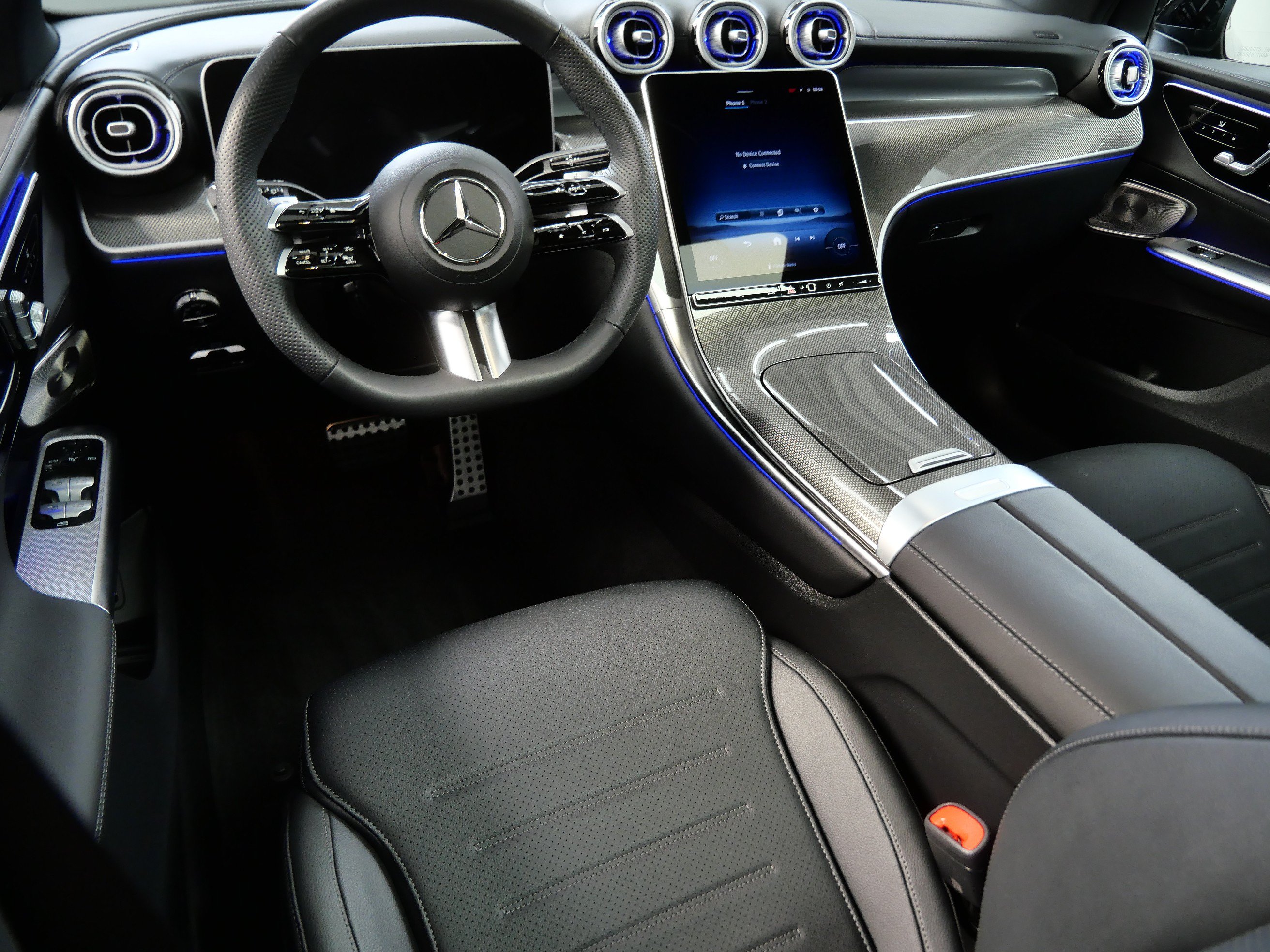 Used 2025 Mercedes-Benz GLC 300 4MATIC image 2