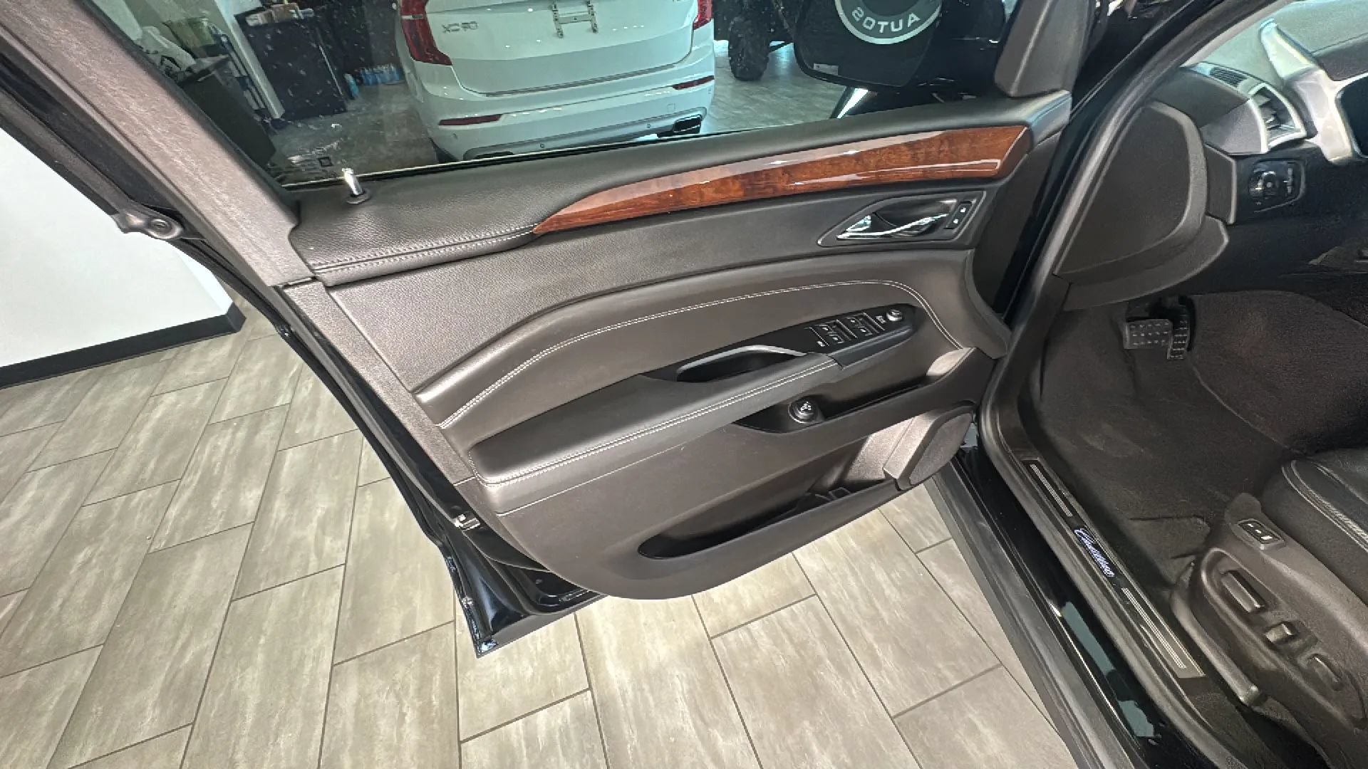 Used 2016 Cadillac SRX Premium FWD image 36